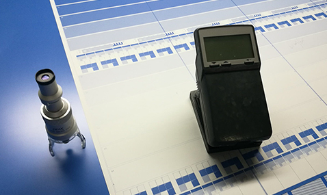 Likaisten syiden analyysi violetti laser CTP -levytulostus